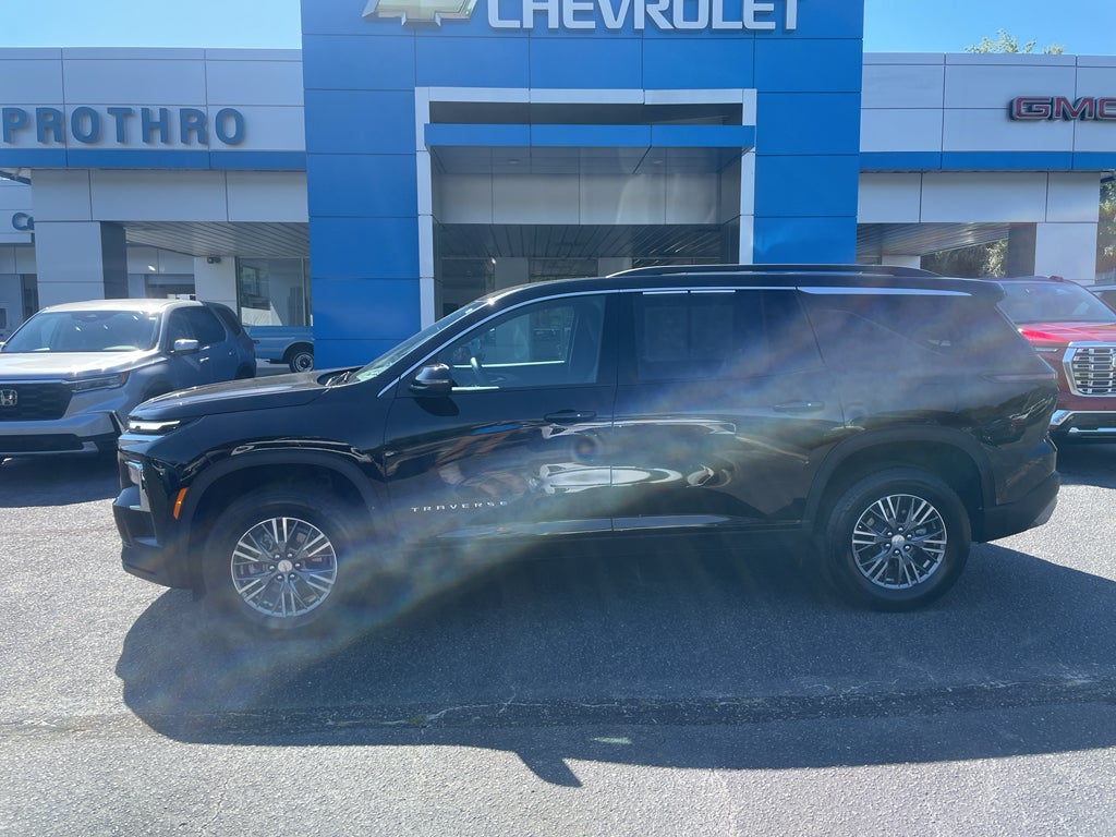 2026 Chevrolet Traverse LT in Mosaic Black Metallic — front three-quarter view